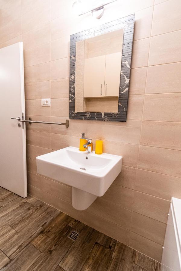 Yan Apartment - Near Mall & Free Private Parking Braszów Zewnętrze zdjęcie