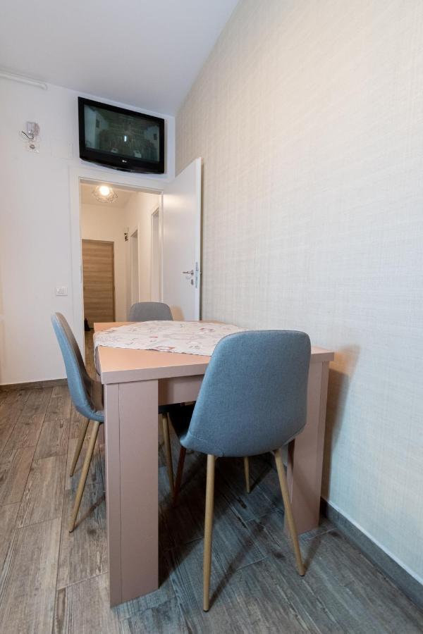 Yan Apartment - Near Mall & Free Private Parking Braszów Zewnętrze zdjęcie