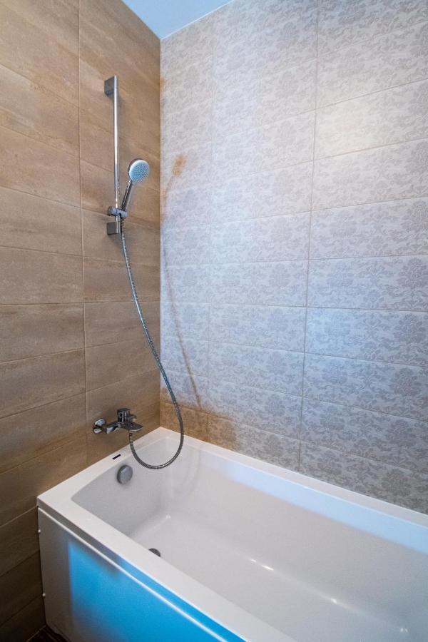 Yan Apartment - Near Mall & Free Private Parking Braszów Zewnętrze zdjęcie