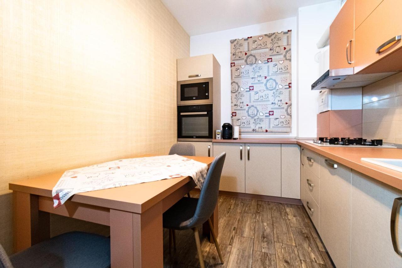 Yan Apartment - Near Mall & Free Private Parking Braszów Zewnętrze zdjęcie
